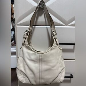 Vintage Coach Elegant Cream Leather Shoulder Bag
